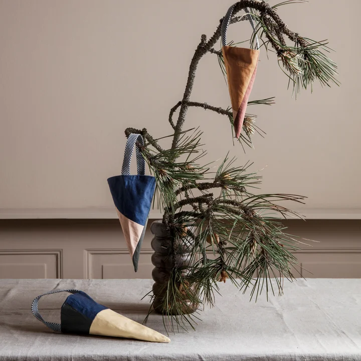 Ferm Living - Shay Weihnachts-Kegeltüte 3er-Set