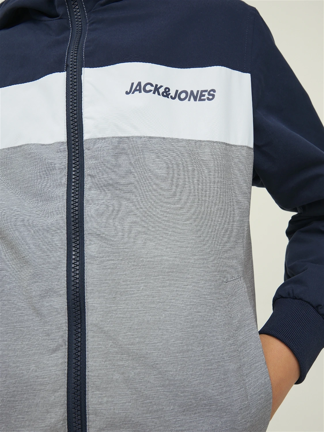 Softshelljacke JJERUSH BLOCKING HOOD BOMBER in grau/blau