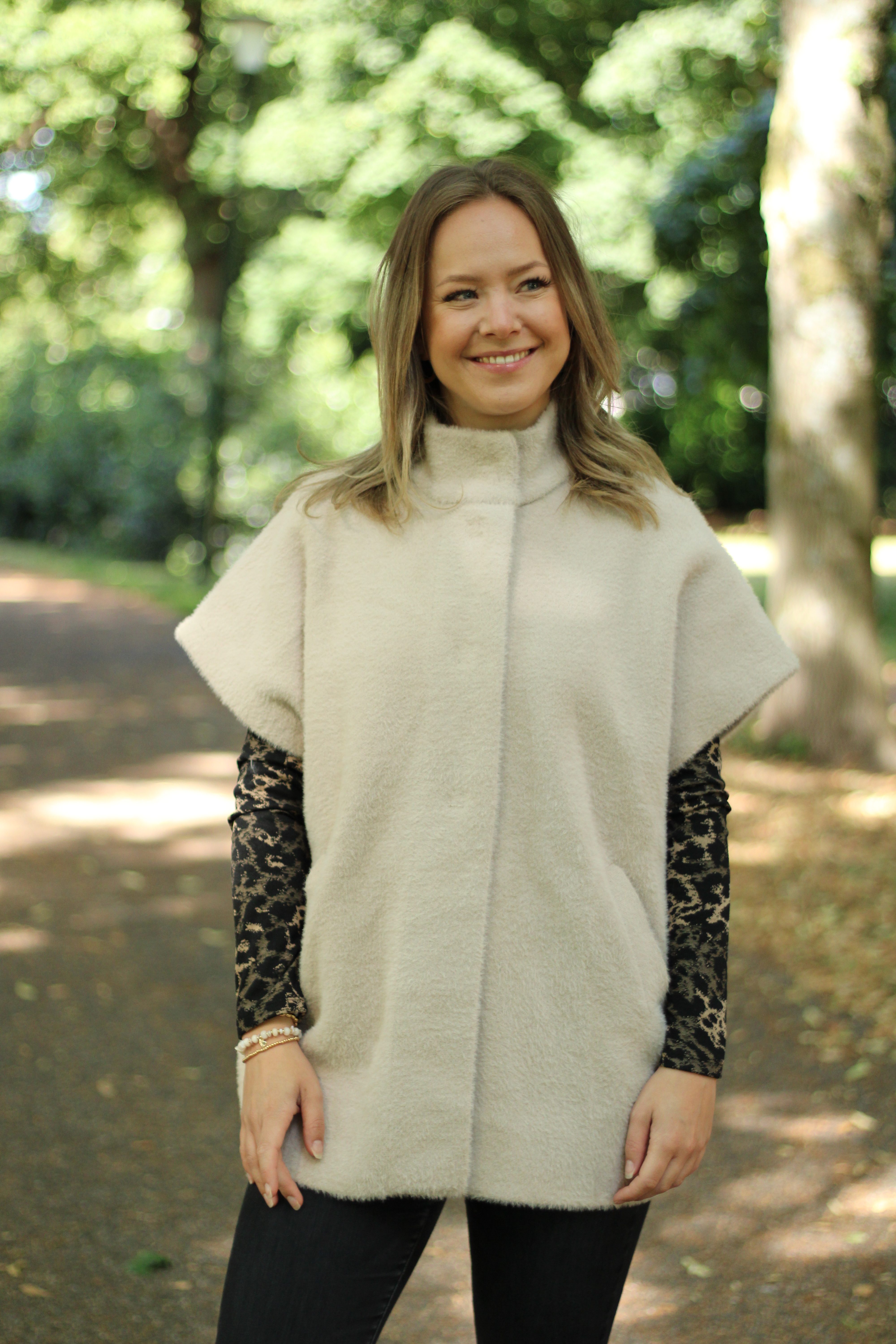 Rino & Pelle - Helen Short Sleeve Cape - Stone