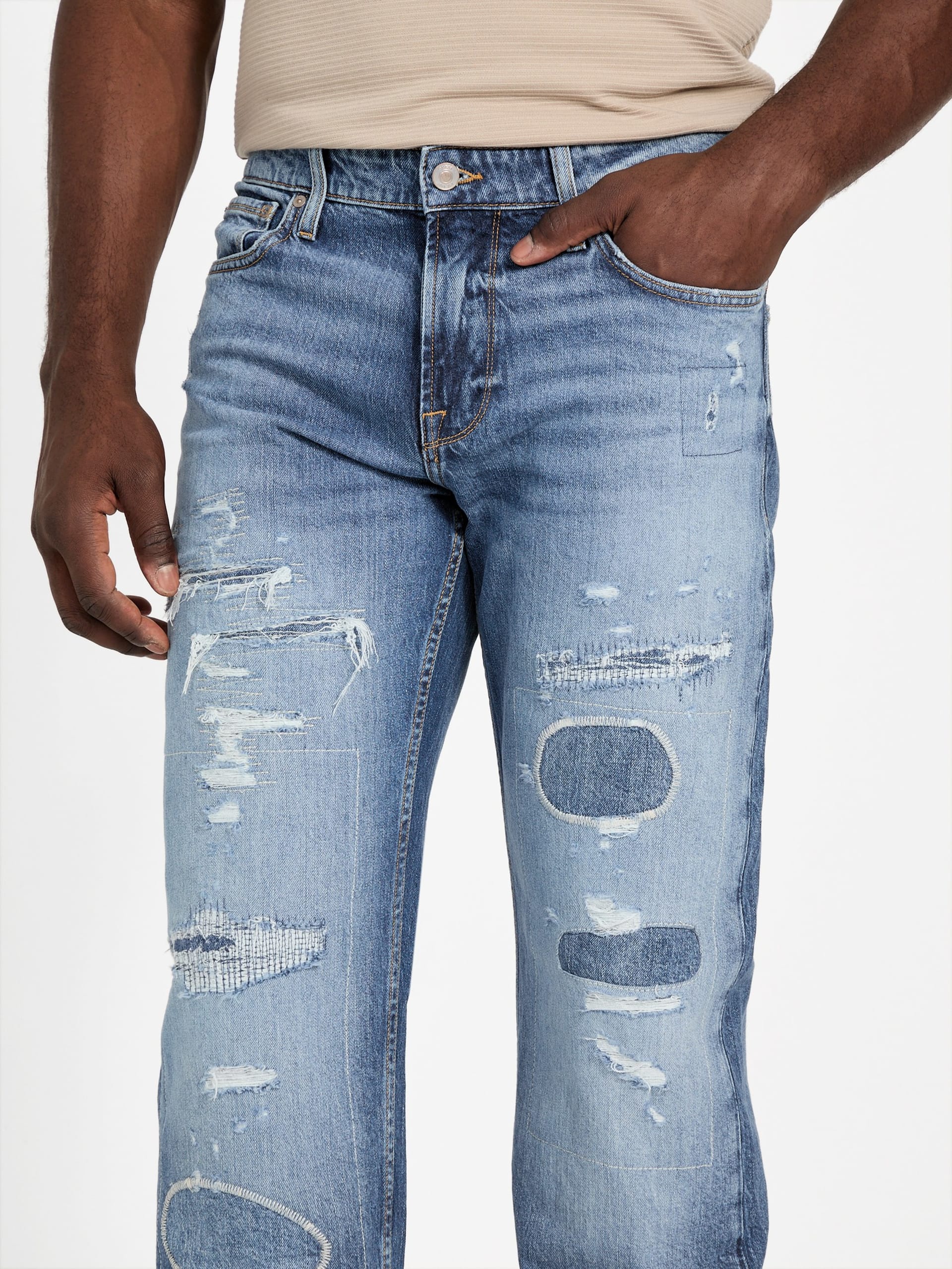 Calça jeans reta de corte regular com patch ecológico