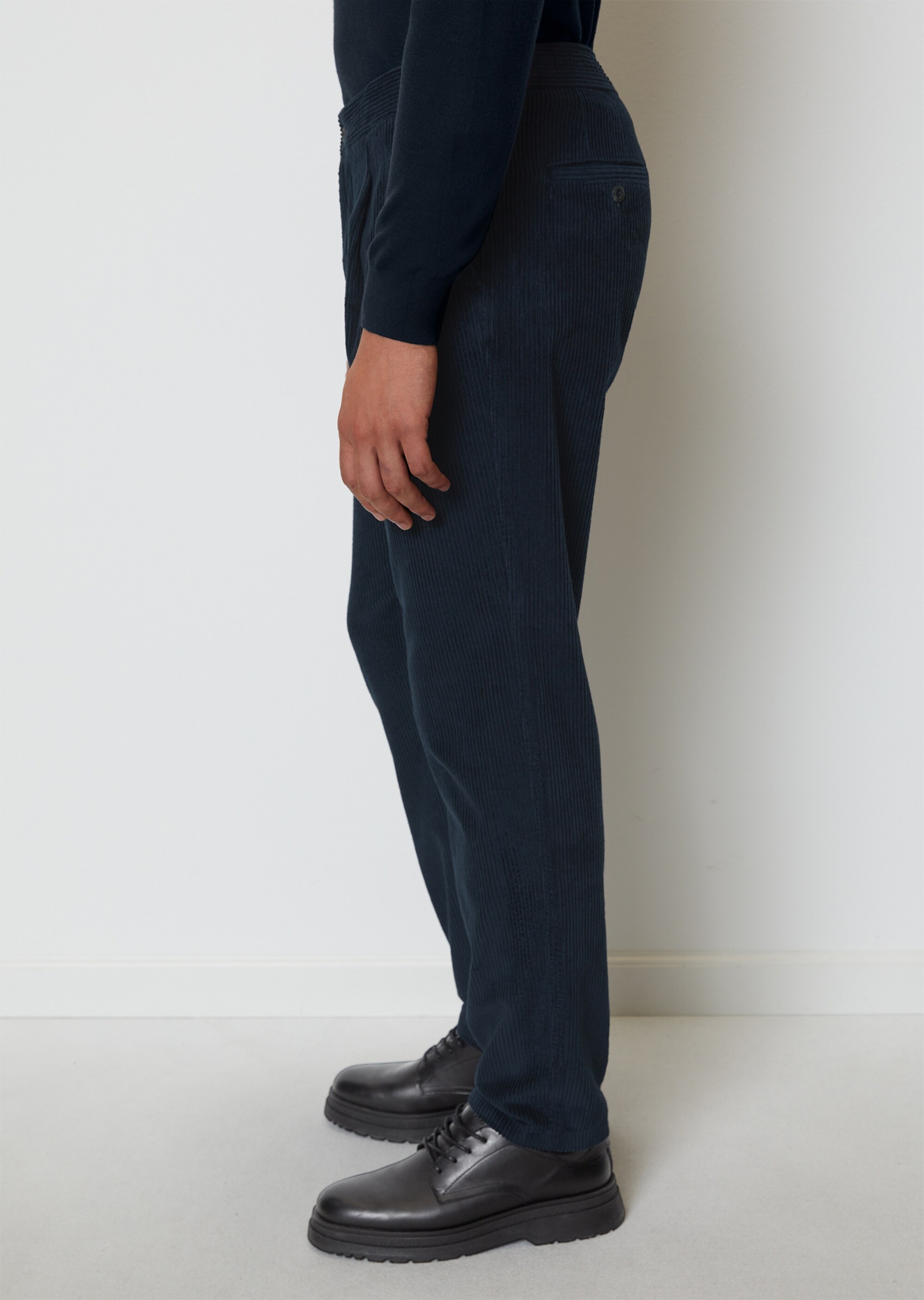 Cordhose Modell OSBY jogger tapered aus reiner Bio-Baumwolle
