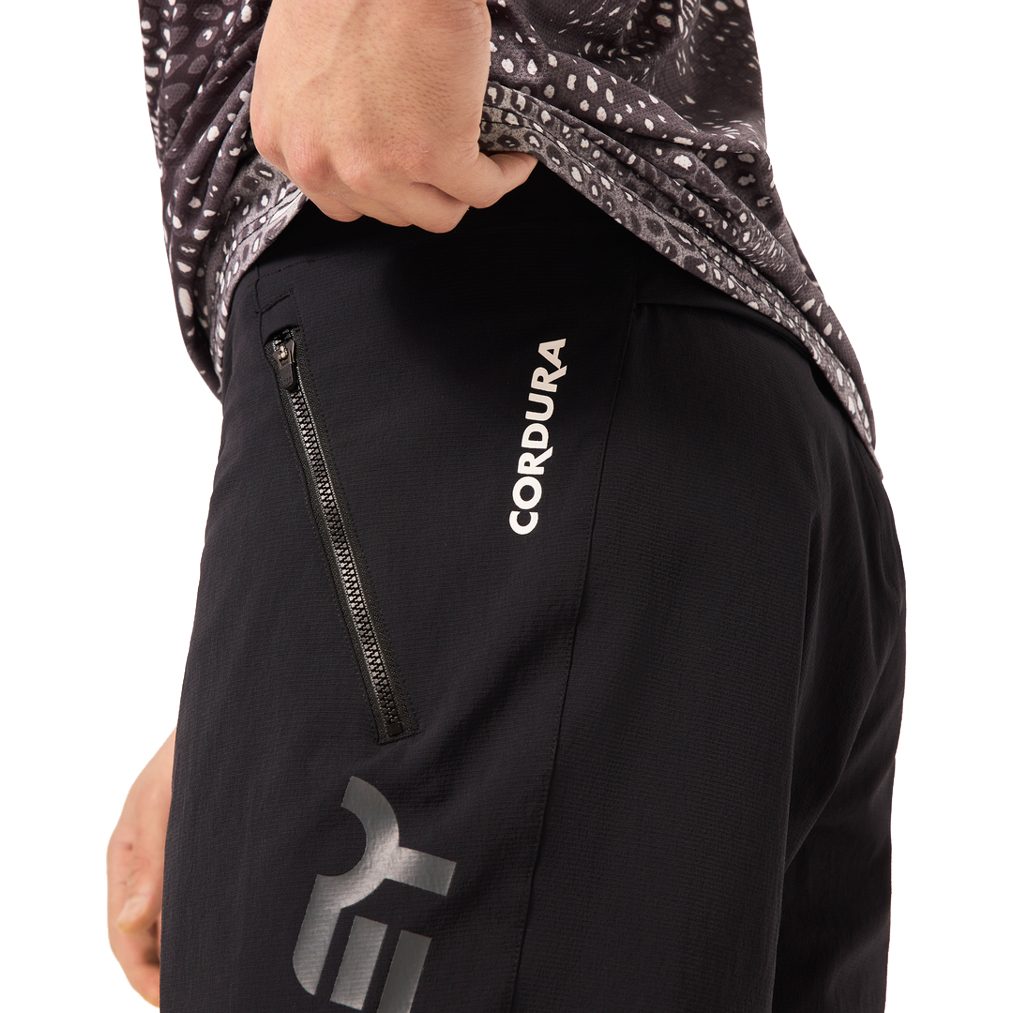 Oakley Maven Scrub Shorts Herren schwarz