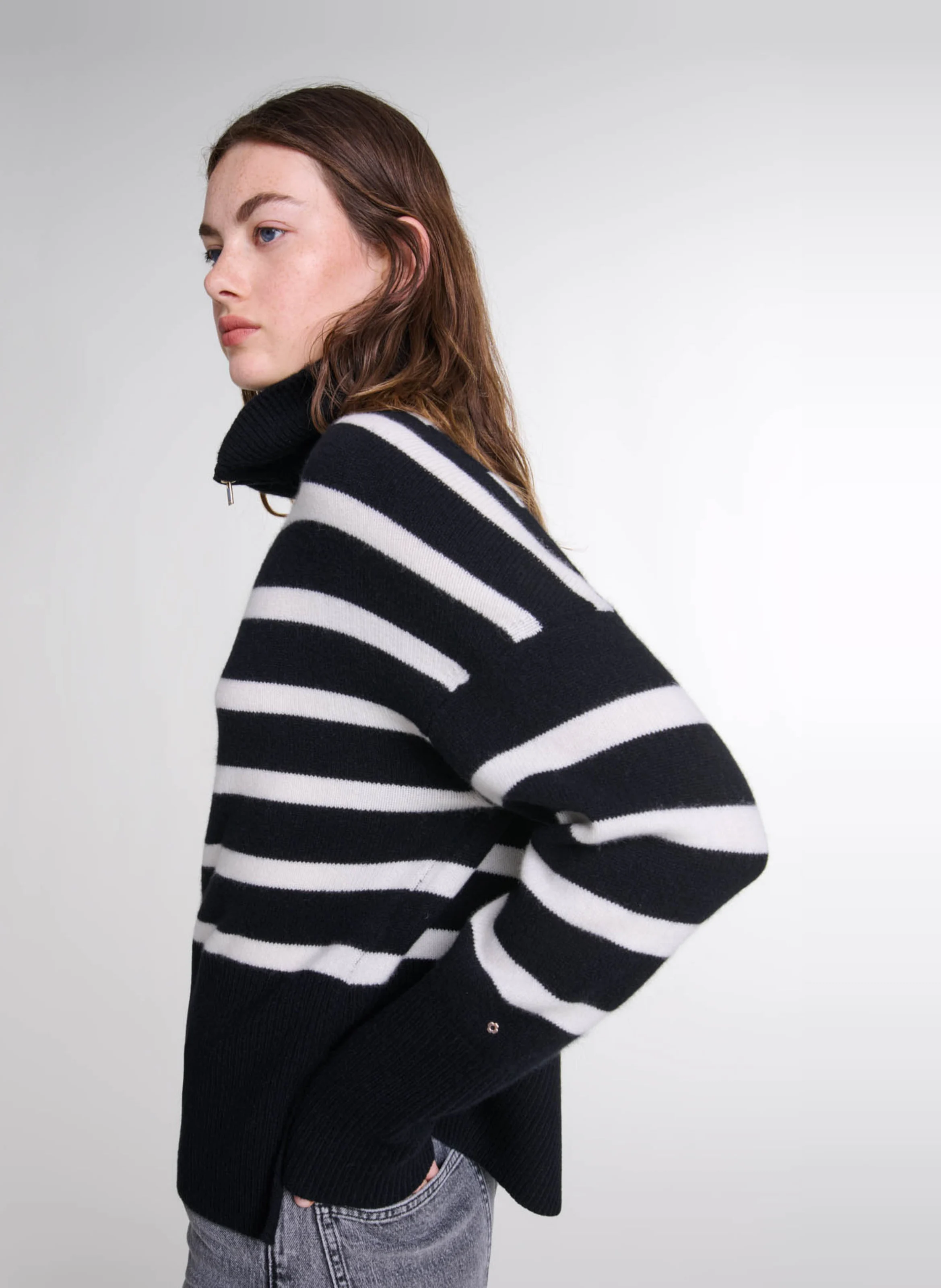 Pull droit en cachemire mélangé rayé | Noir