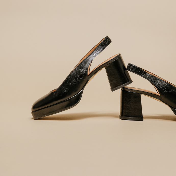 Escarpins à talons et bouts carrés  en cuir vieilli noir