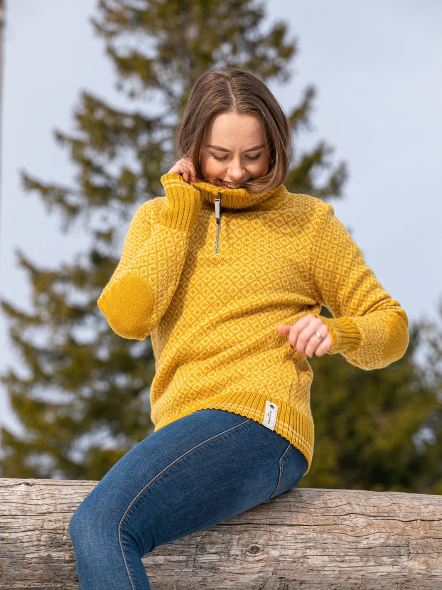 Slogen Woman Zip Neck