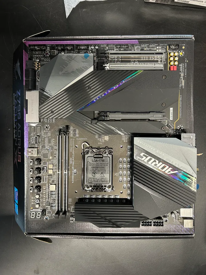 [OUTLET] - AORUS Z790 TACHYON x - Bundkort - udvidet ATX - LGA1700 sokkel - Z790 Chipset - USB 3.2 Gen 1, USB 3.2 Gen 2, USB-C 3.2 Gen 2x2 - 2.5 Gigabit LAN, Bluetooth, Wi-Fi - onboard grafik (CPU påkrævet) - HD Audio (8-kanaler)