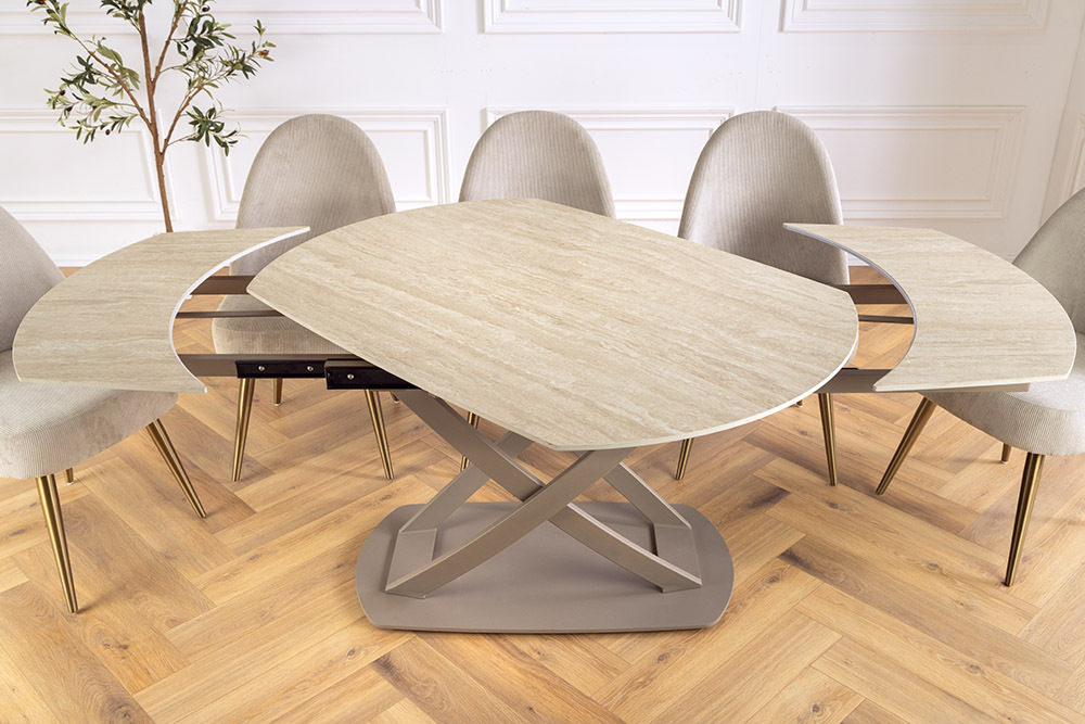 Ausziehbarer Esstisch INCEPTION 130-190cm oval Travertin Keramik champagner greige