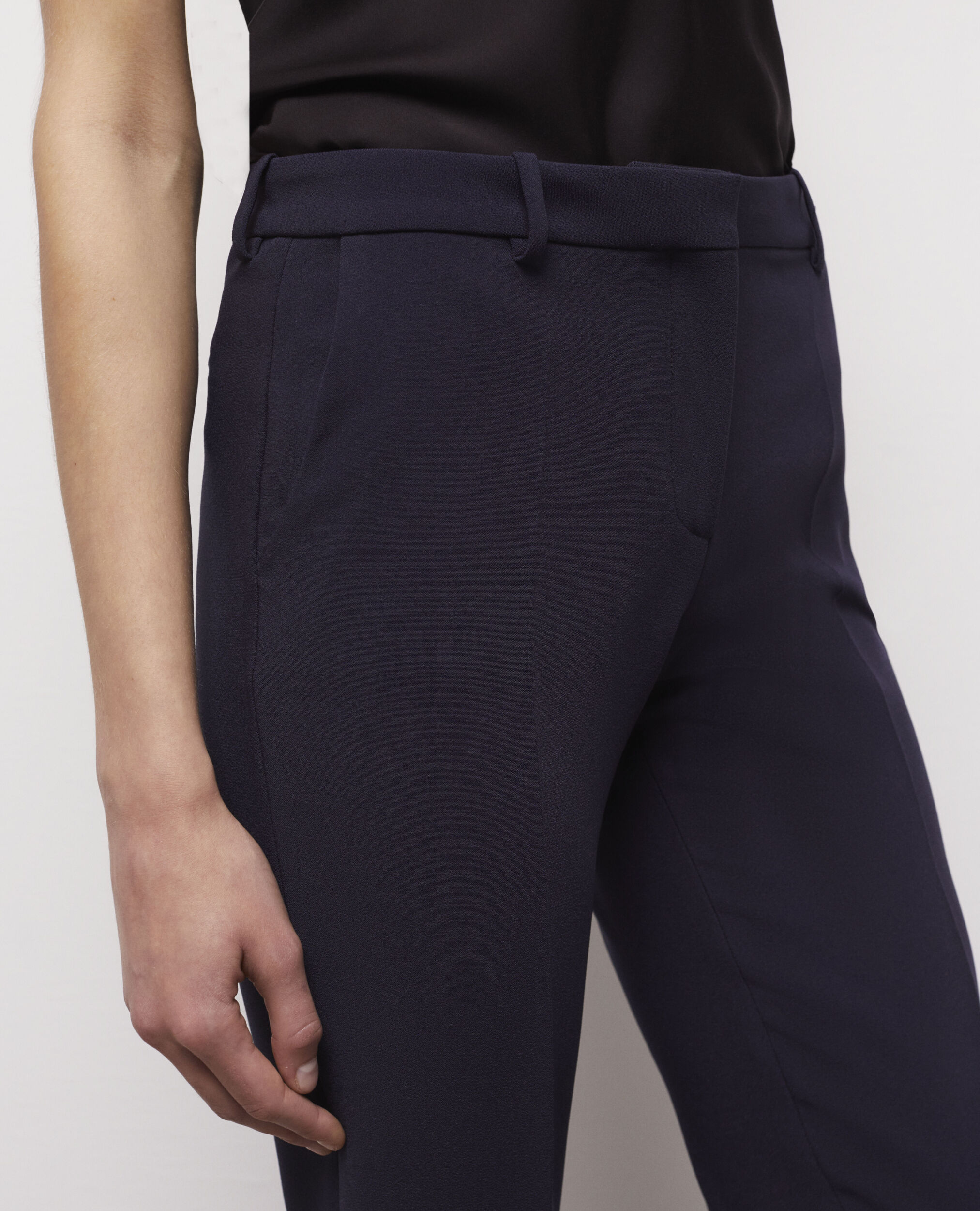 Pantalon de costume en crêpe bleu marine
