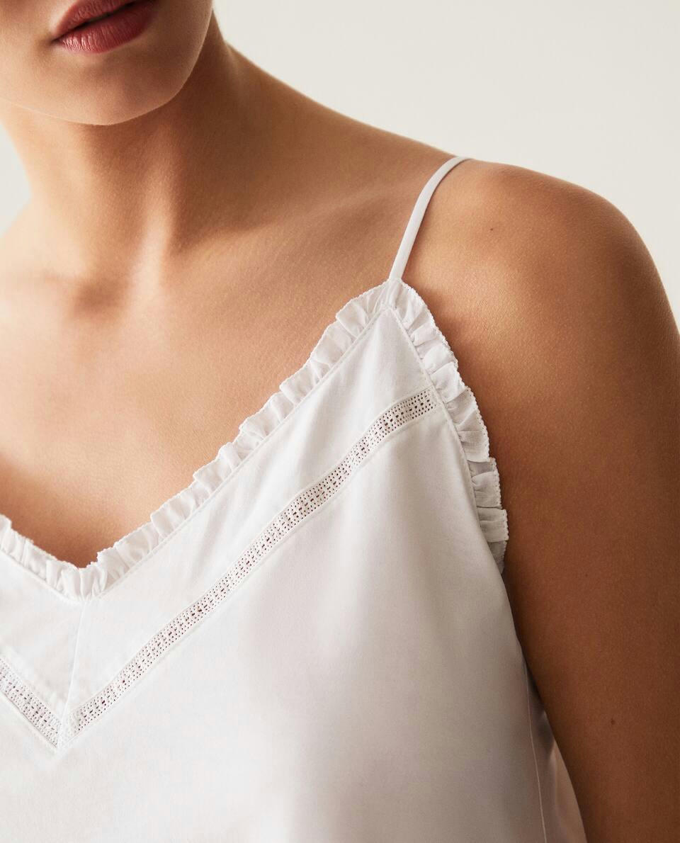 BLUSA COM DETALHES EM RENDA