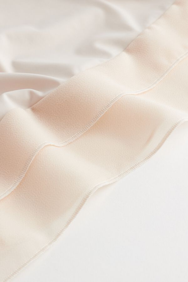 Camisola de microfibra com babado de georgette