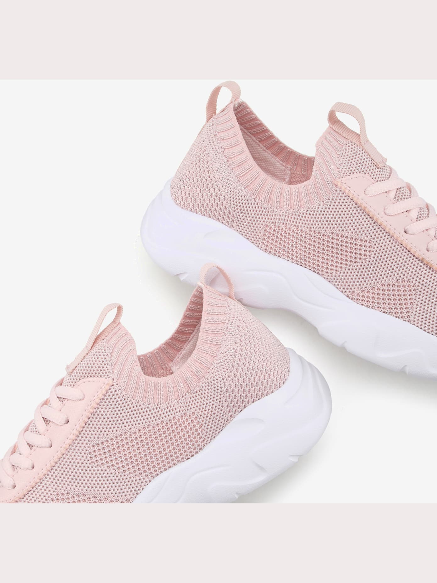 Baskets aspect brillant discret et semelle chunky tendance