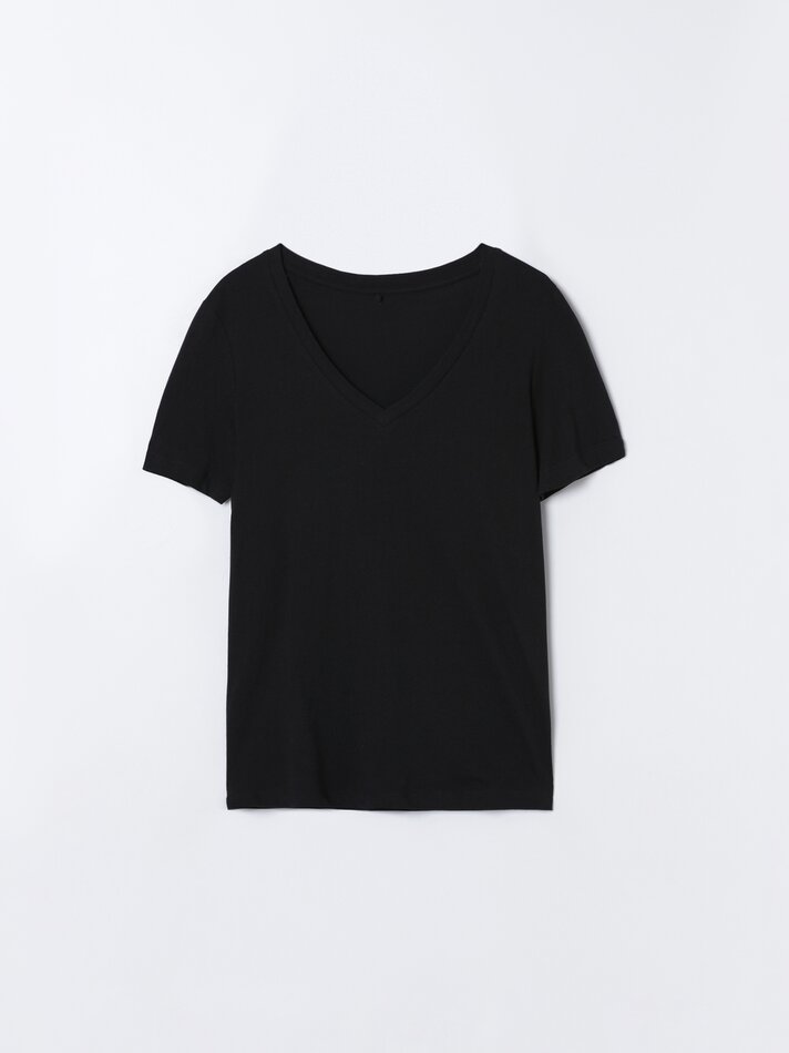 Camiseta básica com decote em V - Preta