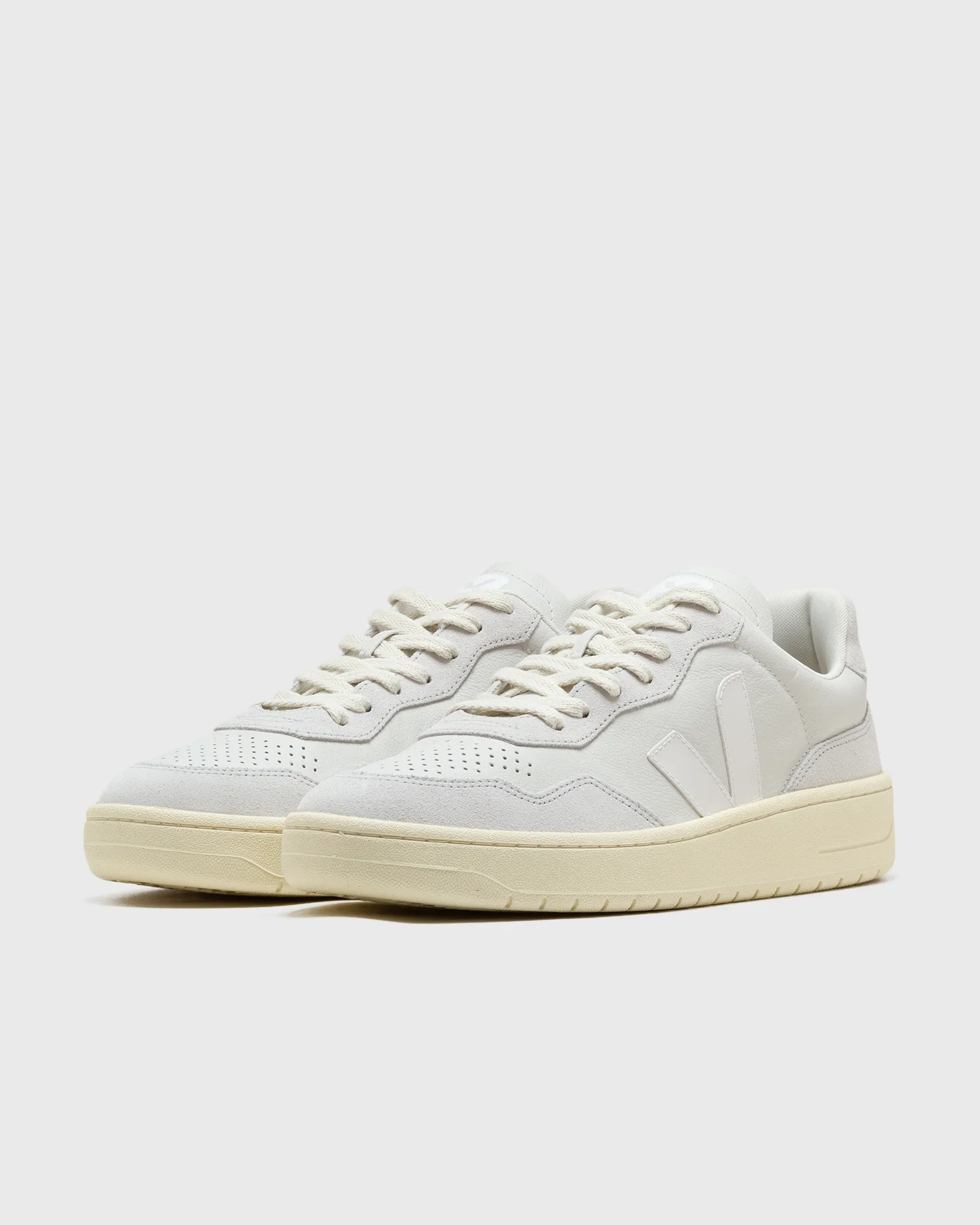 Veja V-90 O.T. LEATHER