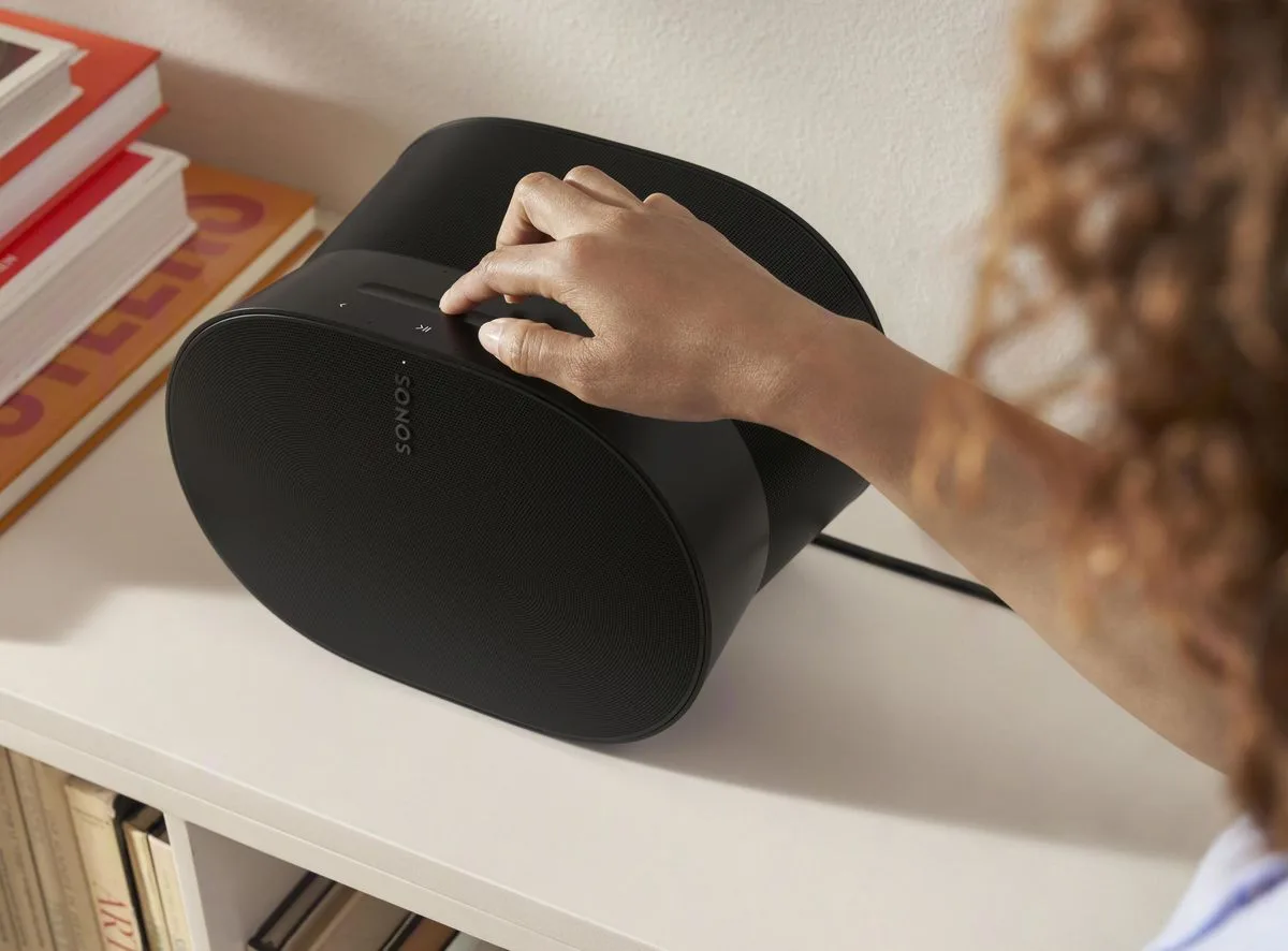 Sonos Era 300 Noir   Vogel's SWM 4131 Noir (la paire) Enceintes connectées