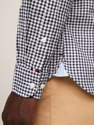 Camisa xadrez vichy tingida naturalmente, corte regular.