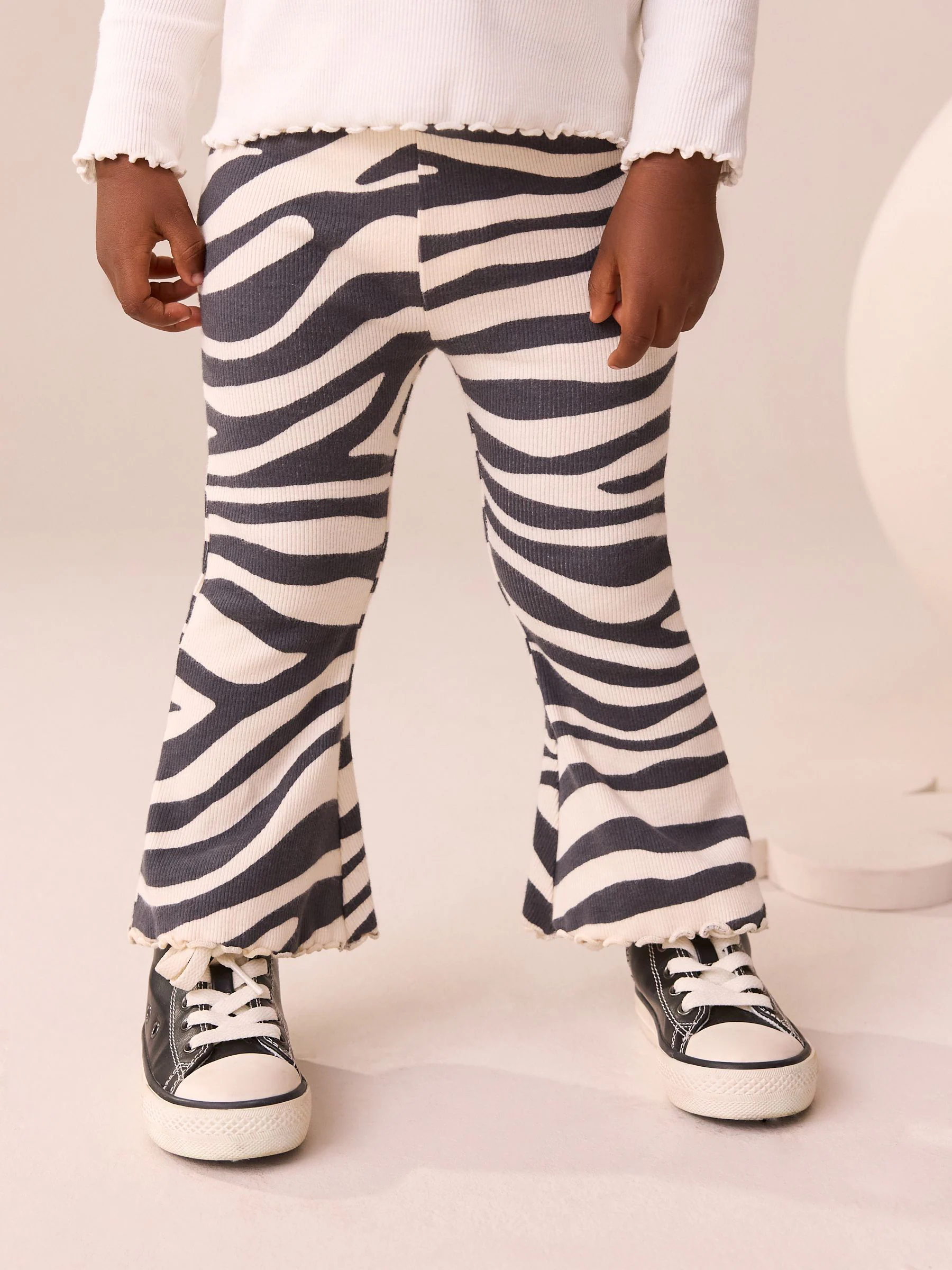 Zwart/wit - Geribbelde flare legging (3 mnd-7 jr)
