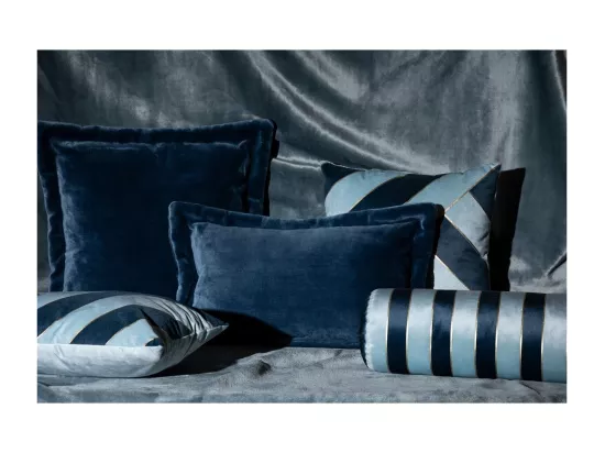 Coussin décoratif flanelle Bleu Egéen effet fourrure 38 x 58 cm