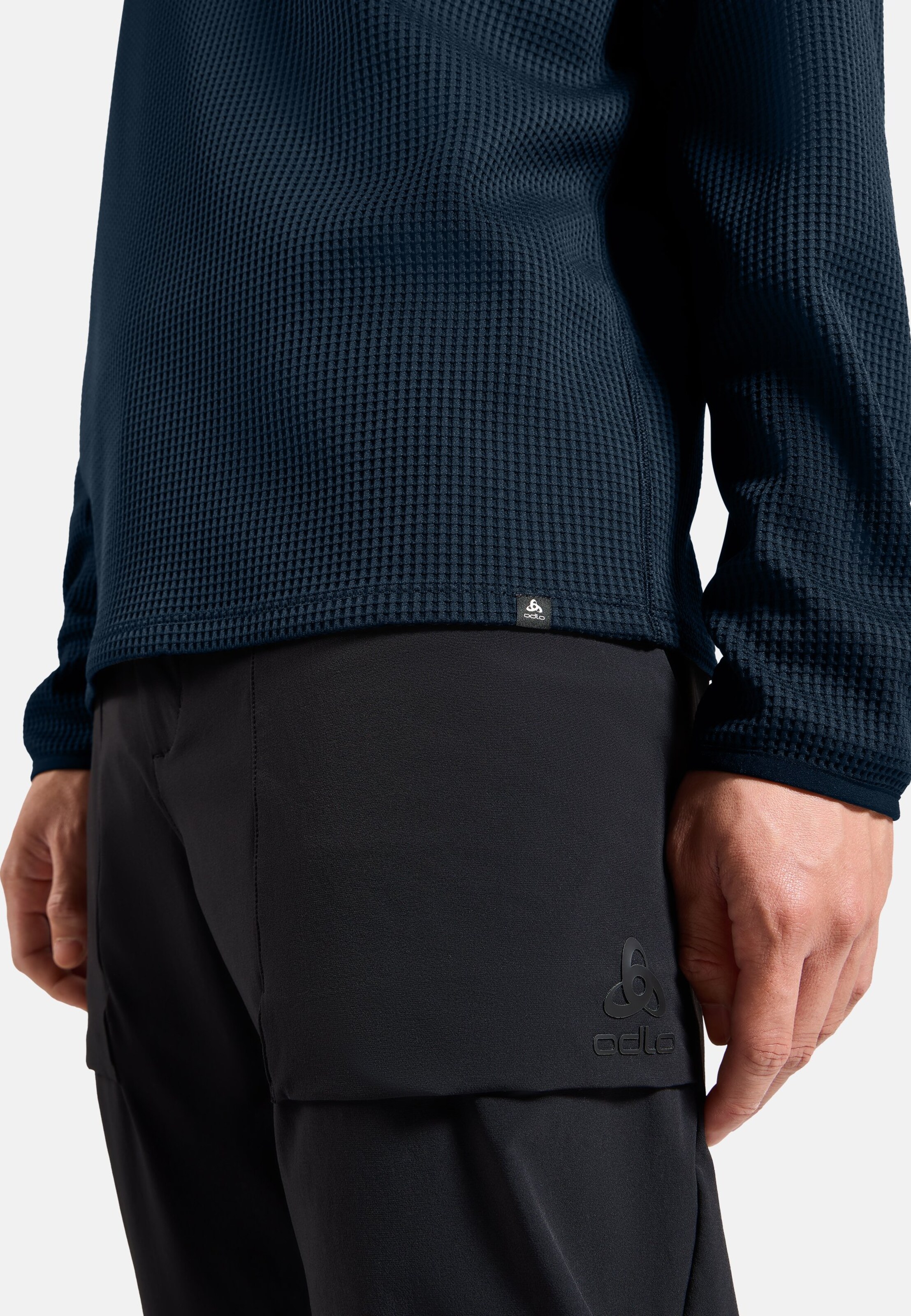 Cubic Multisport Mid Layer mit Kapuze in dark sapphire