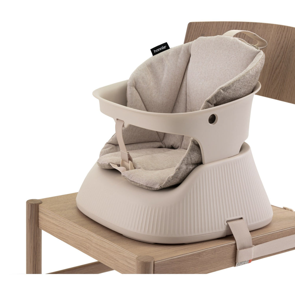 Køb Hannie White Sand The Portable High Chair