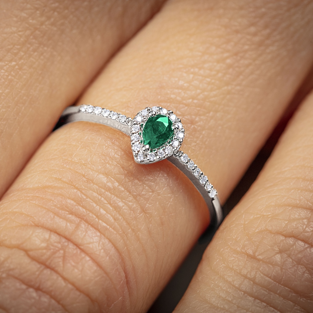 Damenring 750/18 K Weissgold mit Smaragd Tropfen und Diamanten 0.08 ct H/si