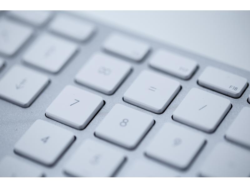 LMP Tastatur KB-1243 Silber, Mac CH-Layout mit Ziffernblock Elegante Mac-Tastatur mit Aluminiumcover