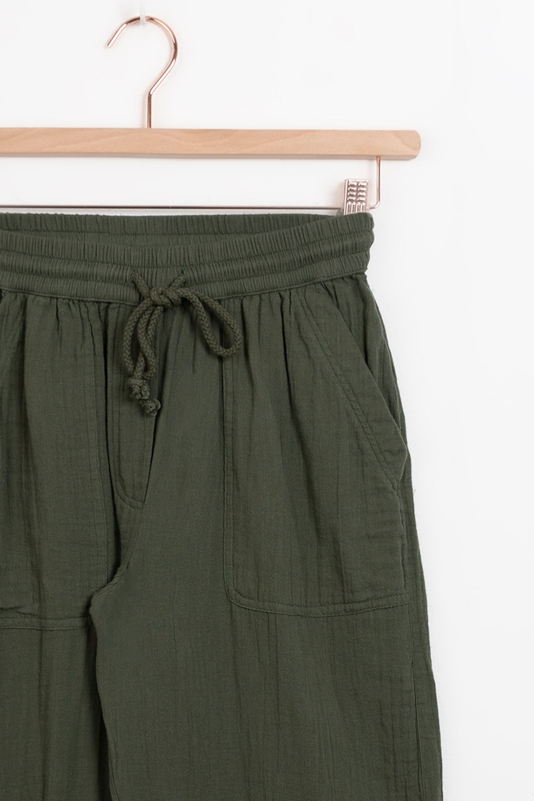 Donkergroene straight leg mousseline broek