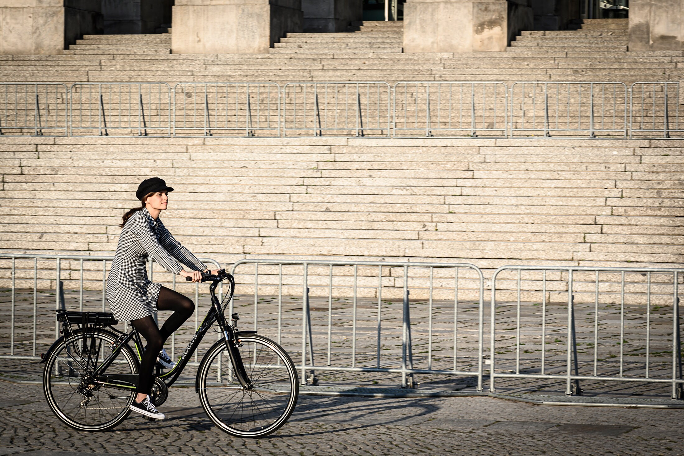 Adore Pedelec E-Bike Cityfahrrad 28'' Adore Versailles schwarz-grün