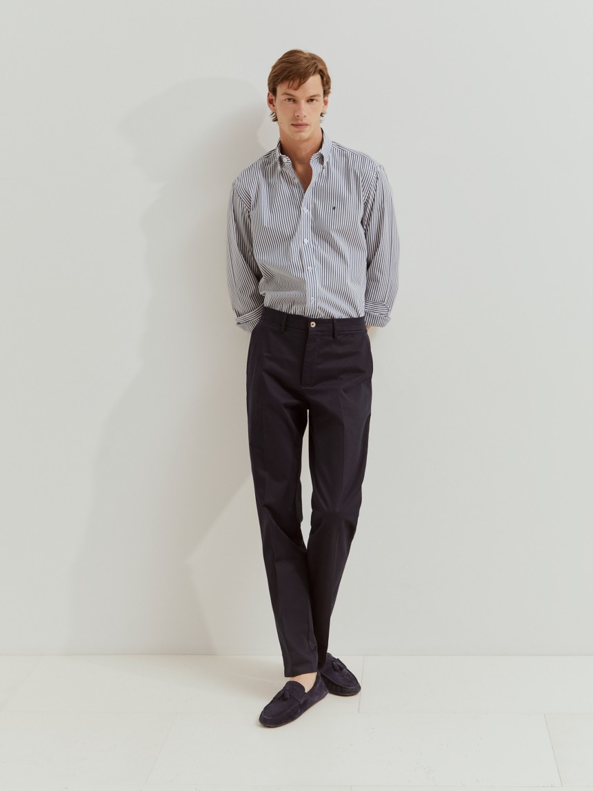 Camisa regular fit às riscas