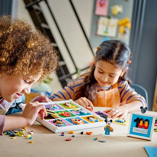 LEGO Disney 100 År Med Disney-Ikoner - 43221