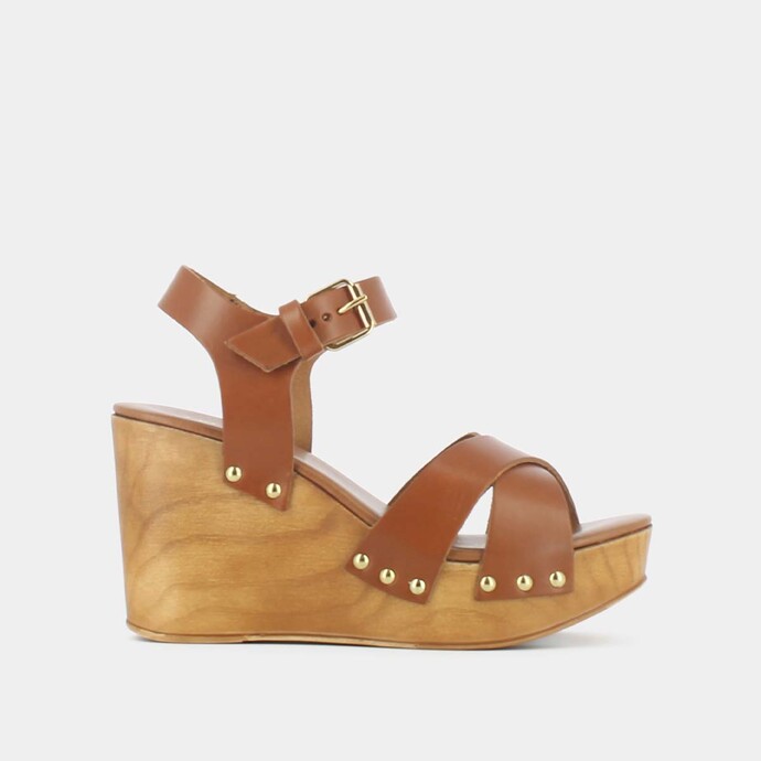 Sandales à semelles compensées et brides croisées  en cuir cognac