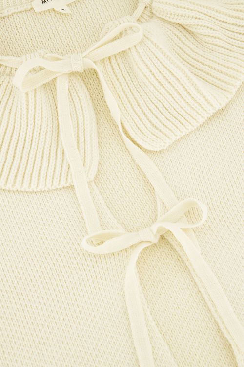 Creme gebreid vest met strikjes