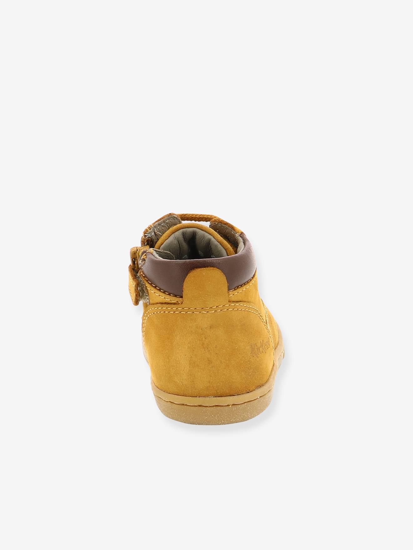 Sapatinhos de bebê Tackland KICKERS® tamanho médio, cor bege lisa.