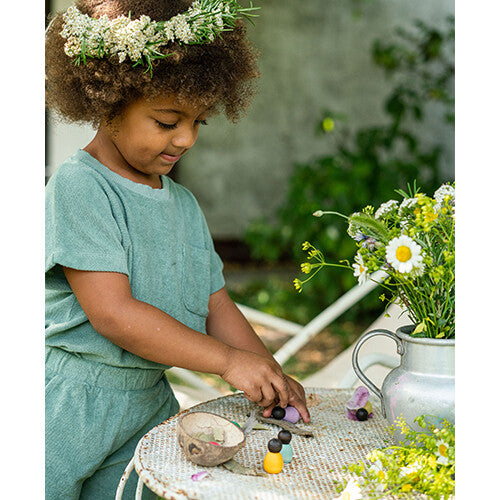 Grapat houten nins® poppetjes baby's in een kom - donker - 6st