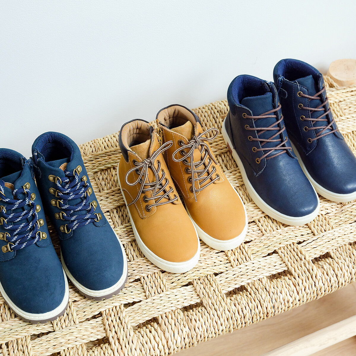 COLEÇÃO LA REDOUTE<br>Botas de cano curto com detalhes brancos
