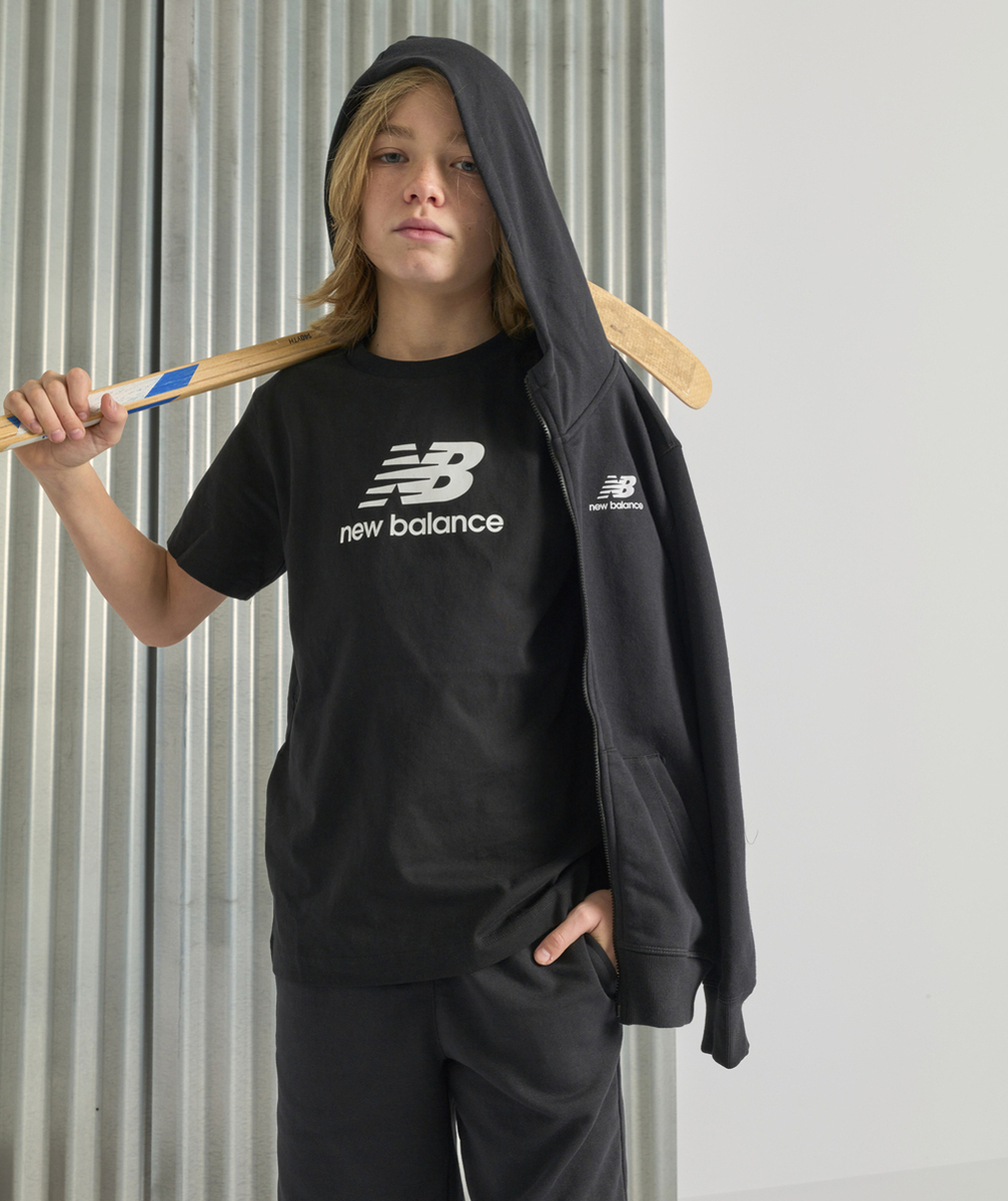 NEW BALANCET-SHIRT À MANCHES COURTES NOIR GARÇON ESSENTIALS STACKED