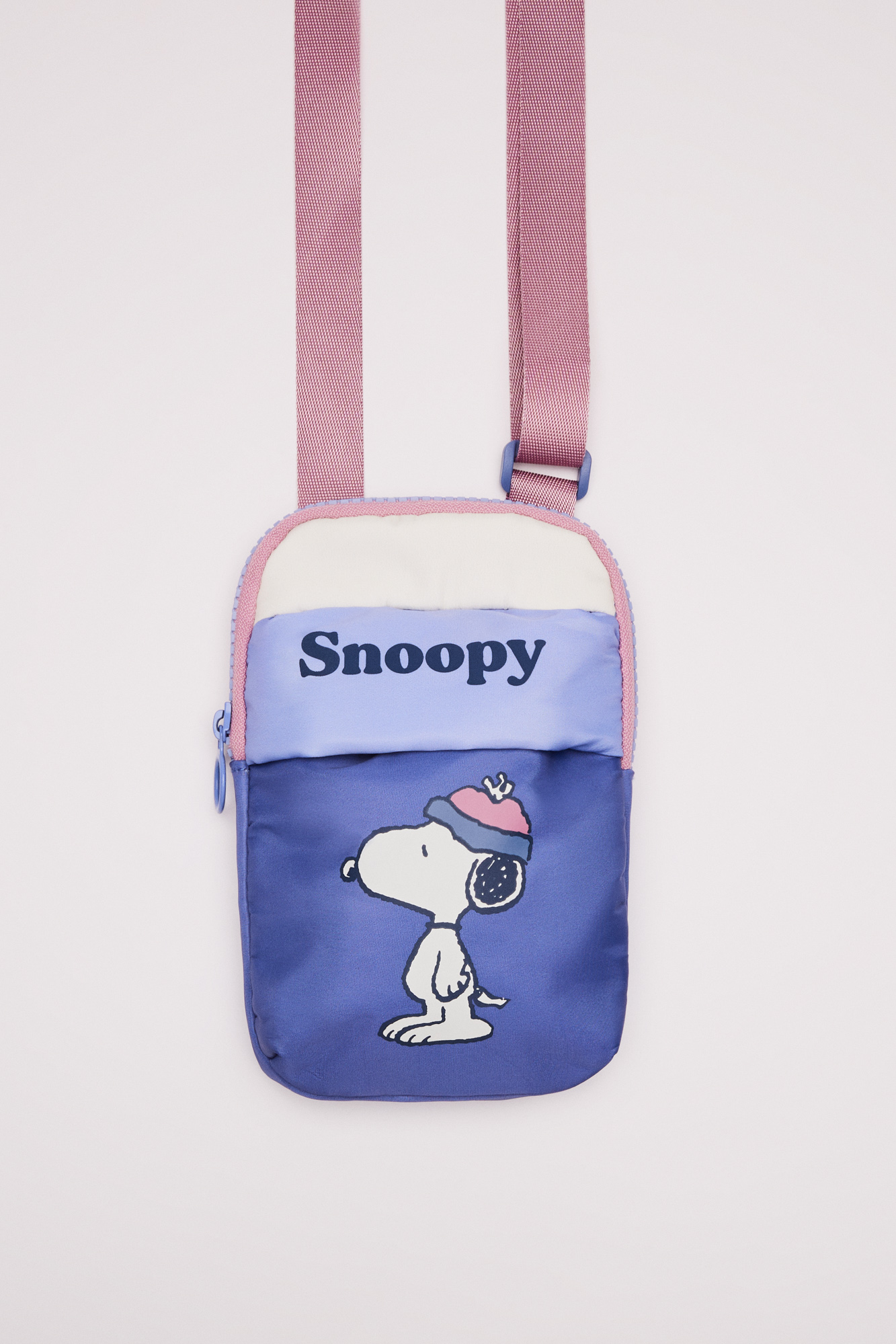 Capinha de celular do Snoopy com laço