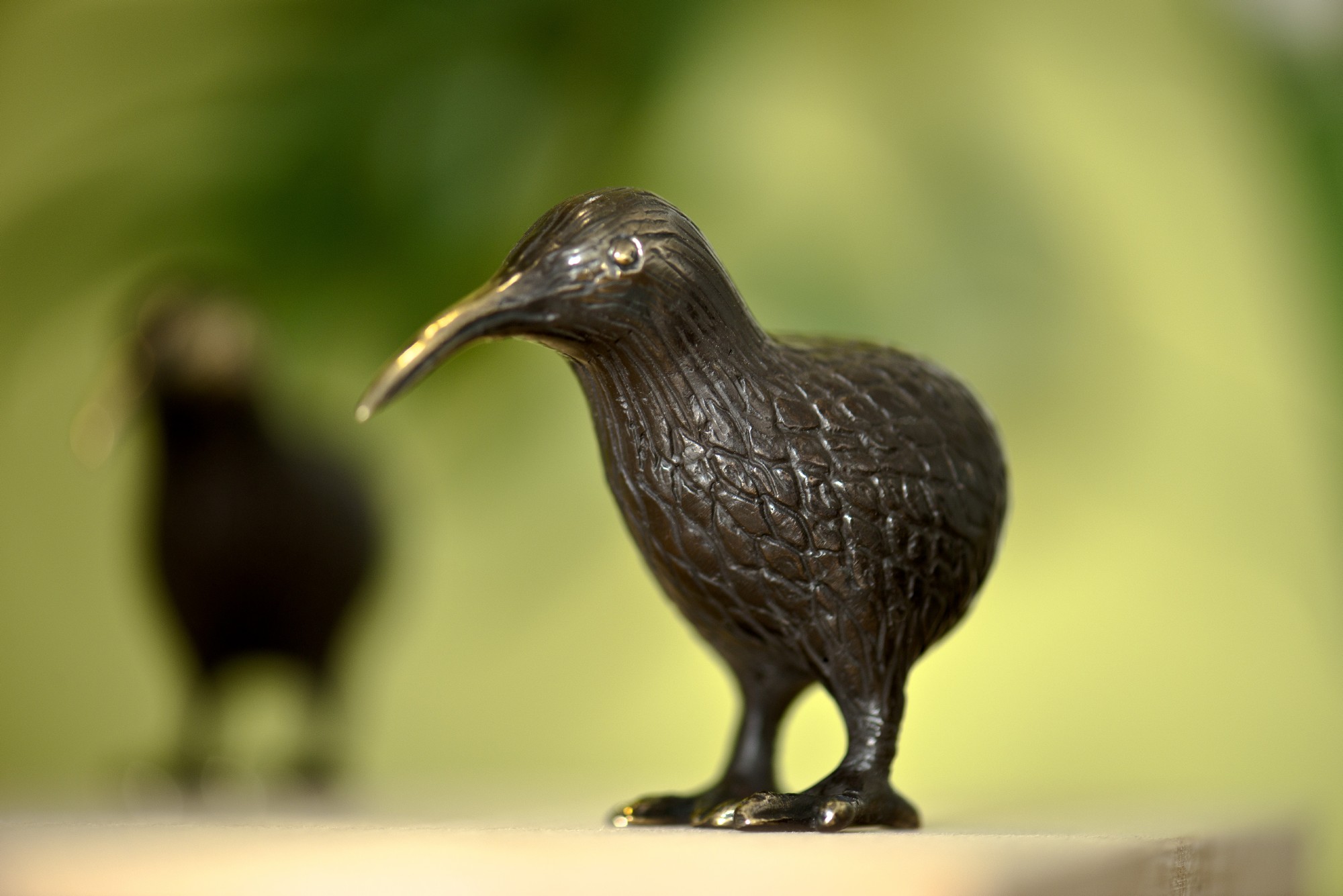 Vogelstatue 'Kiwi', bronze, H 6 cm, T 8,5 cm, B 4 cm von fischer's lagerhaus