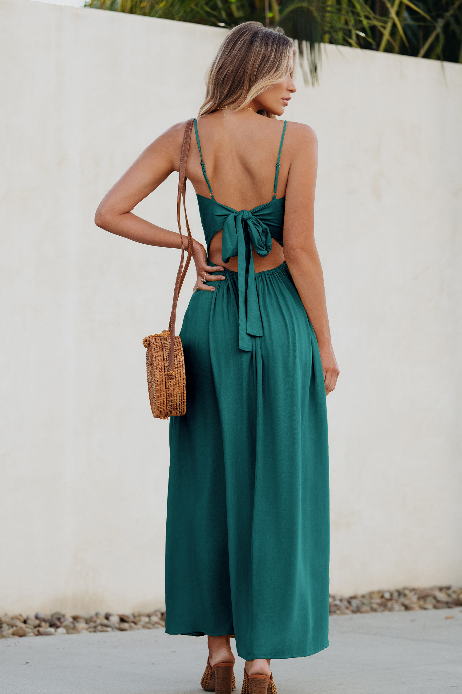 Robe maxi torsadée sur le devant avec trou de serrure