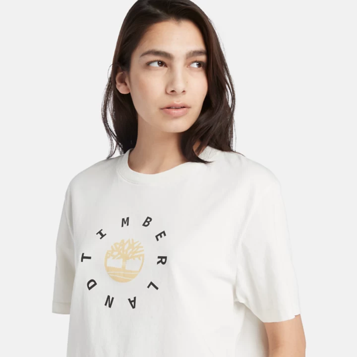 Camiseta feminina branca com logo da estação.