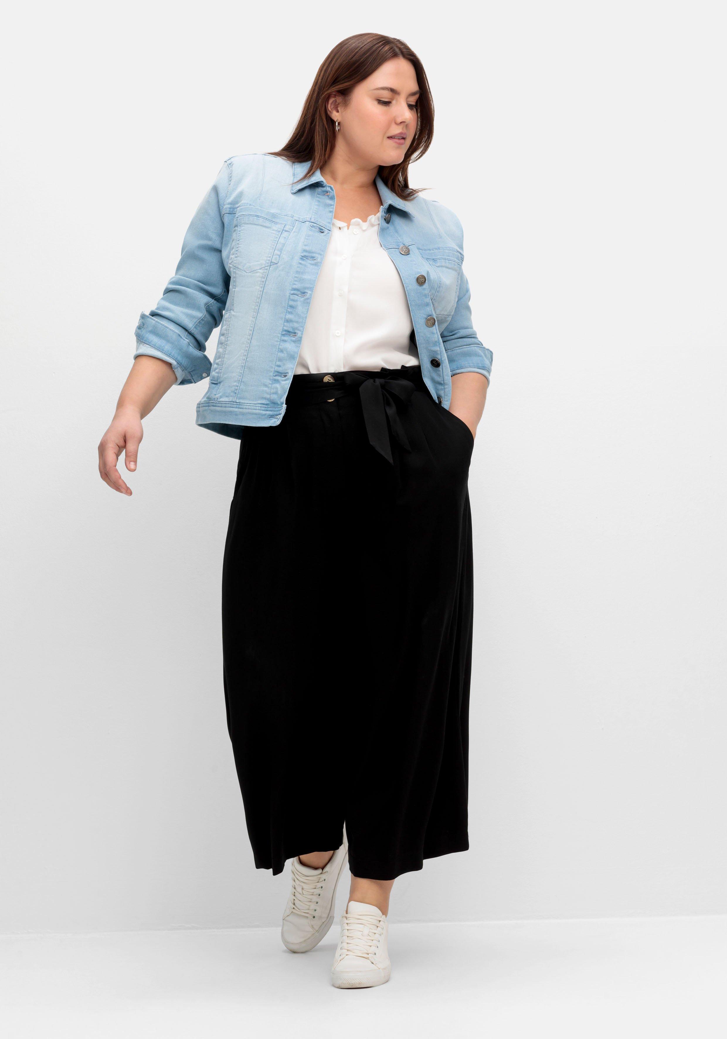 Bluse in ärmelloser Form mit Volants, aus Viskose