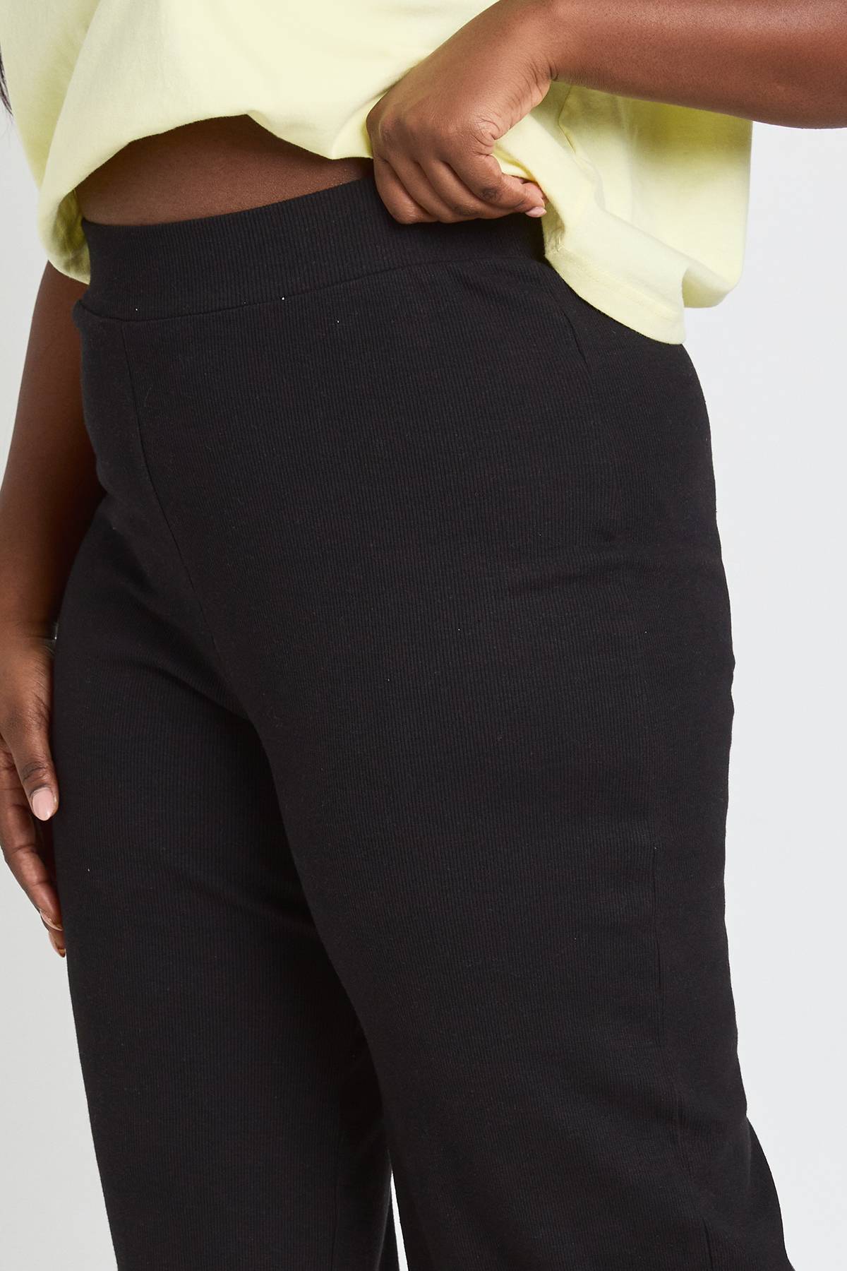 boohoo Pantalon Droit Côtelé Plus Basic