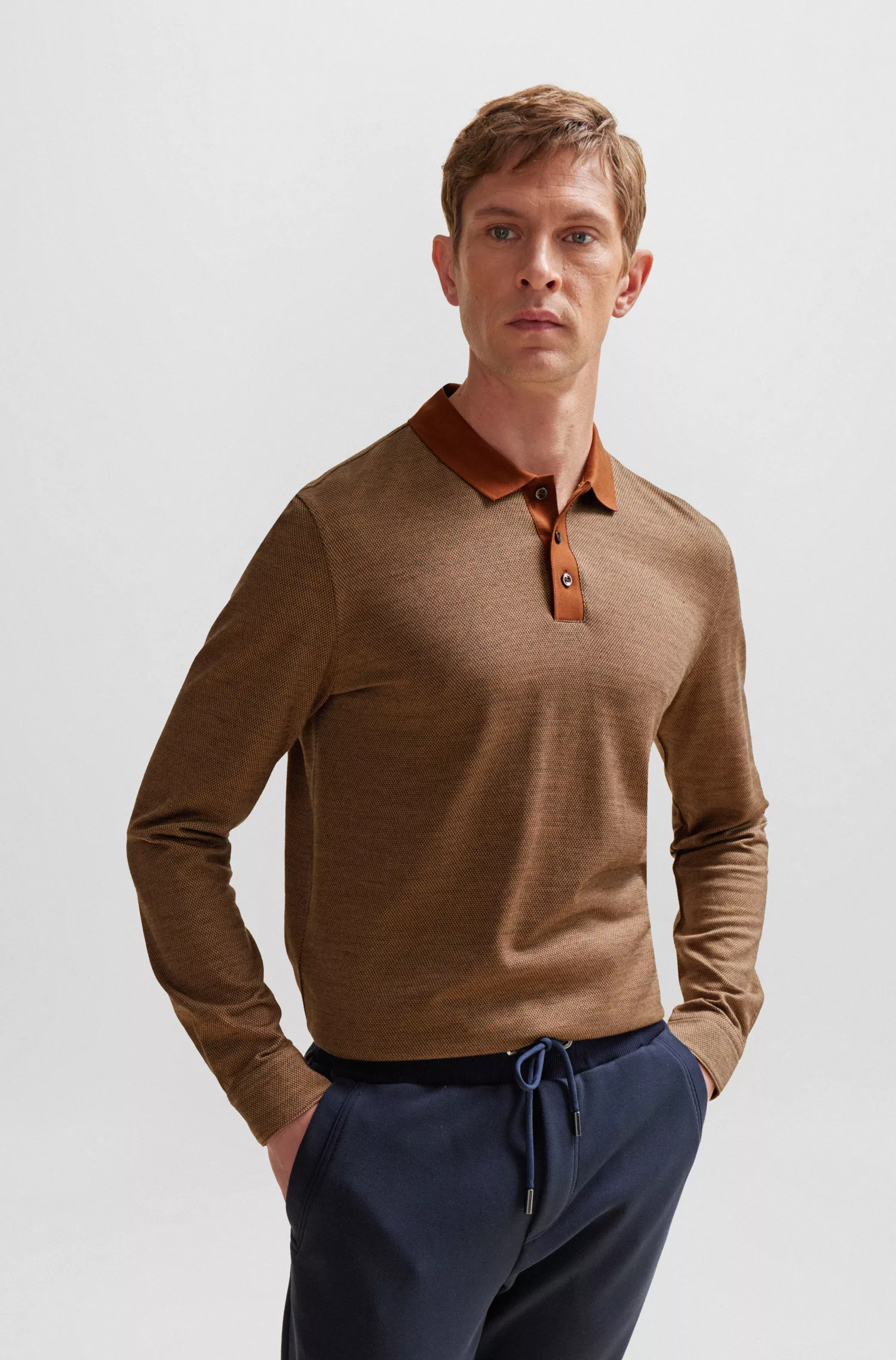 Camisa polo BOSS Camel com padrão geométrico em algodão e lã.