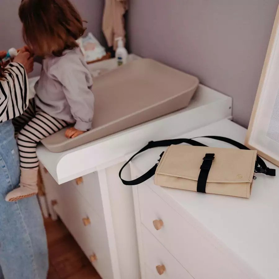 Anna und Oskar Faire Wickeltasche Friedchen aus recyceltem Material Sand