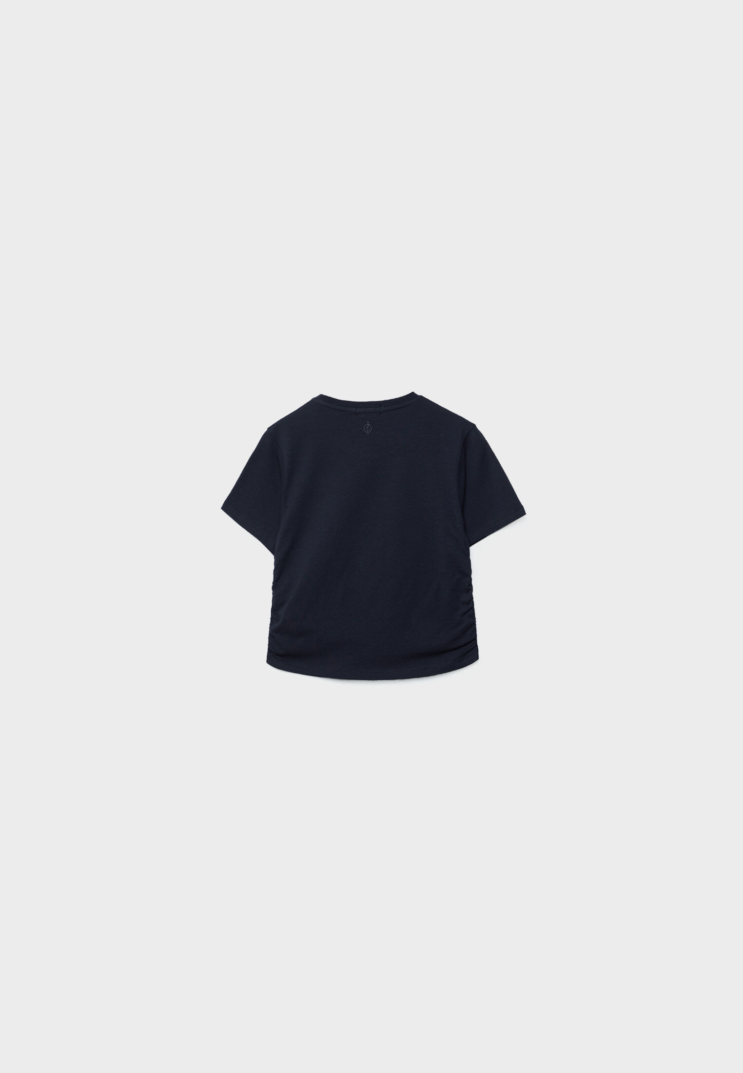Camiseta de algodão com franzido lateral