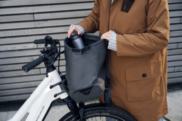 FRONTGEPÄCKTRÄGERTASCHE  schwarz