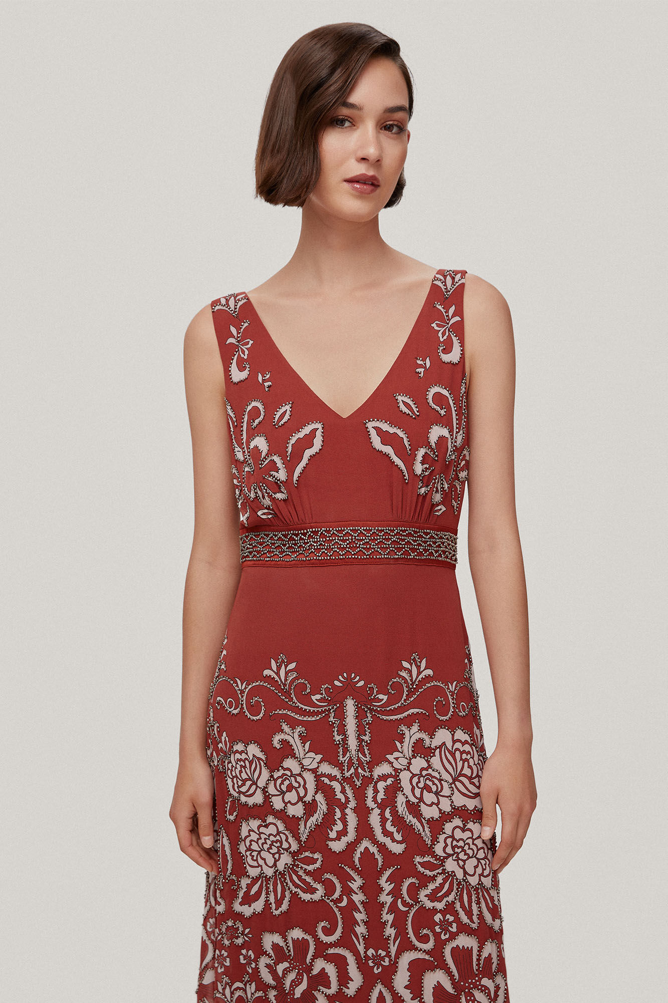 Branco. Vestido estampado com strass - Coral