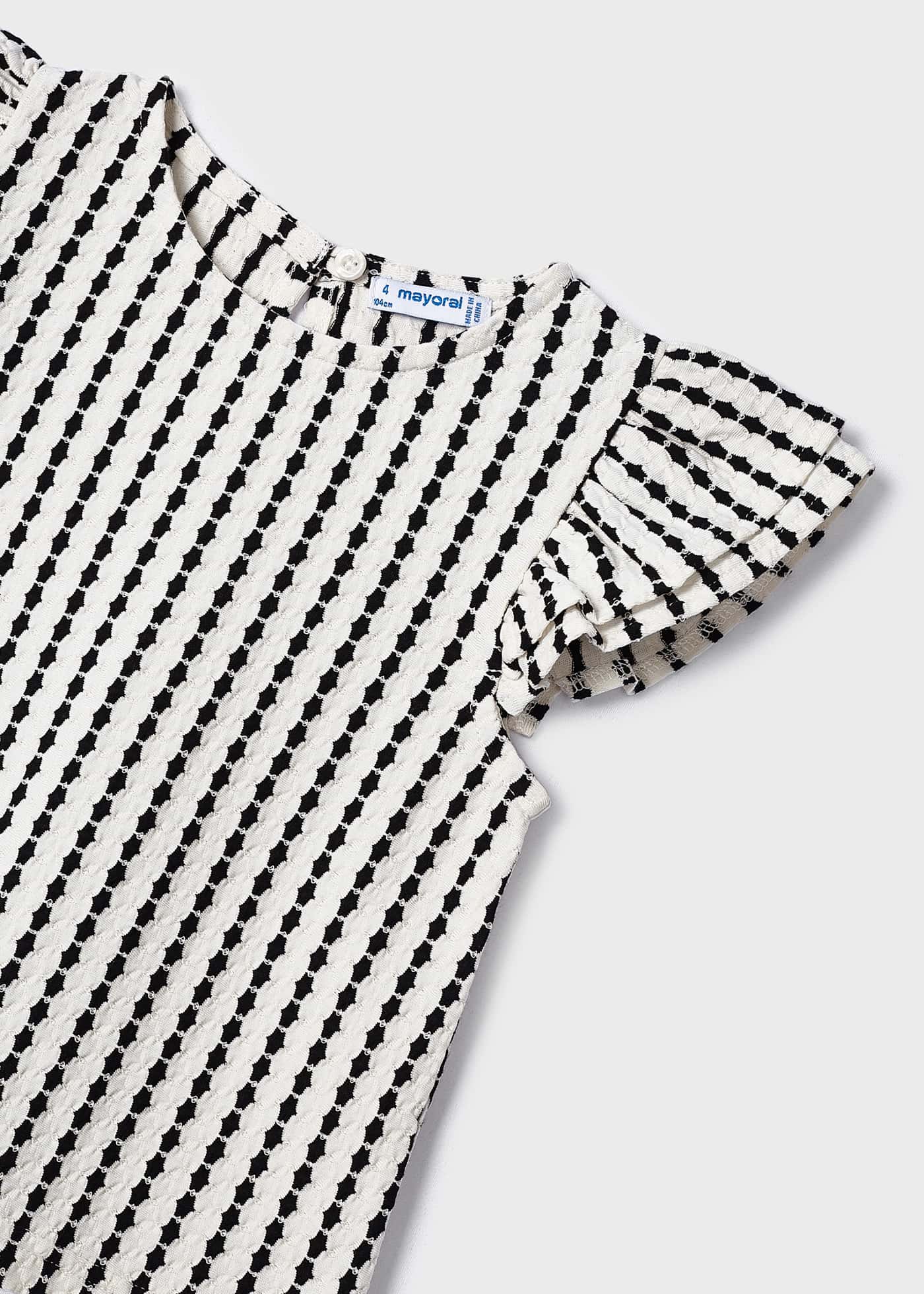 Camiseta feminina de manga curta com estampa texturizada