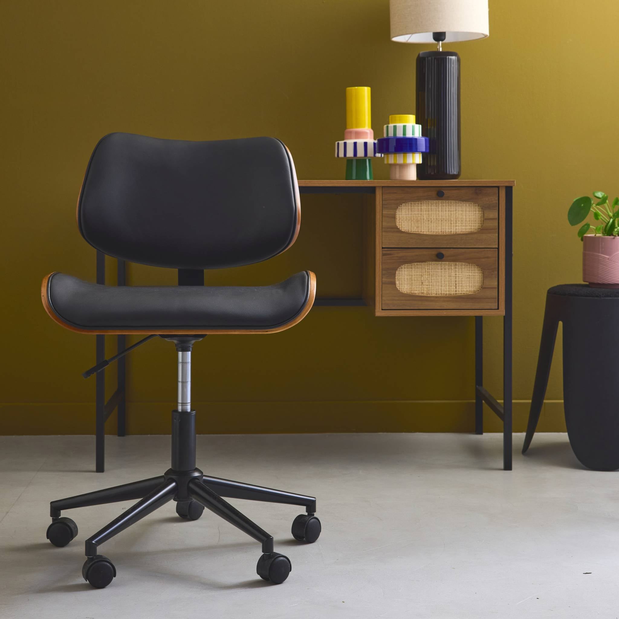 sweeek - Bureaustoel met wielen, gebogen hout en kunstleren afwerking