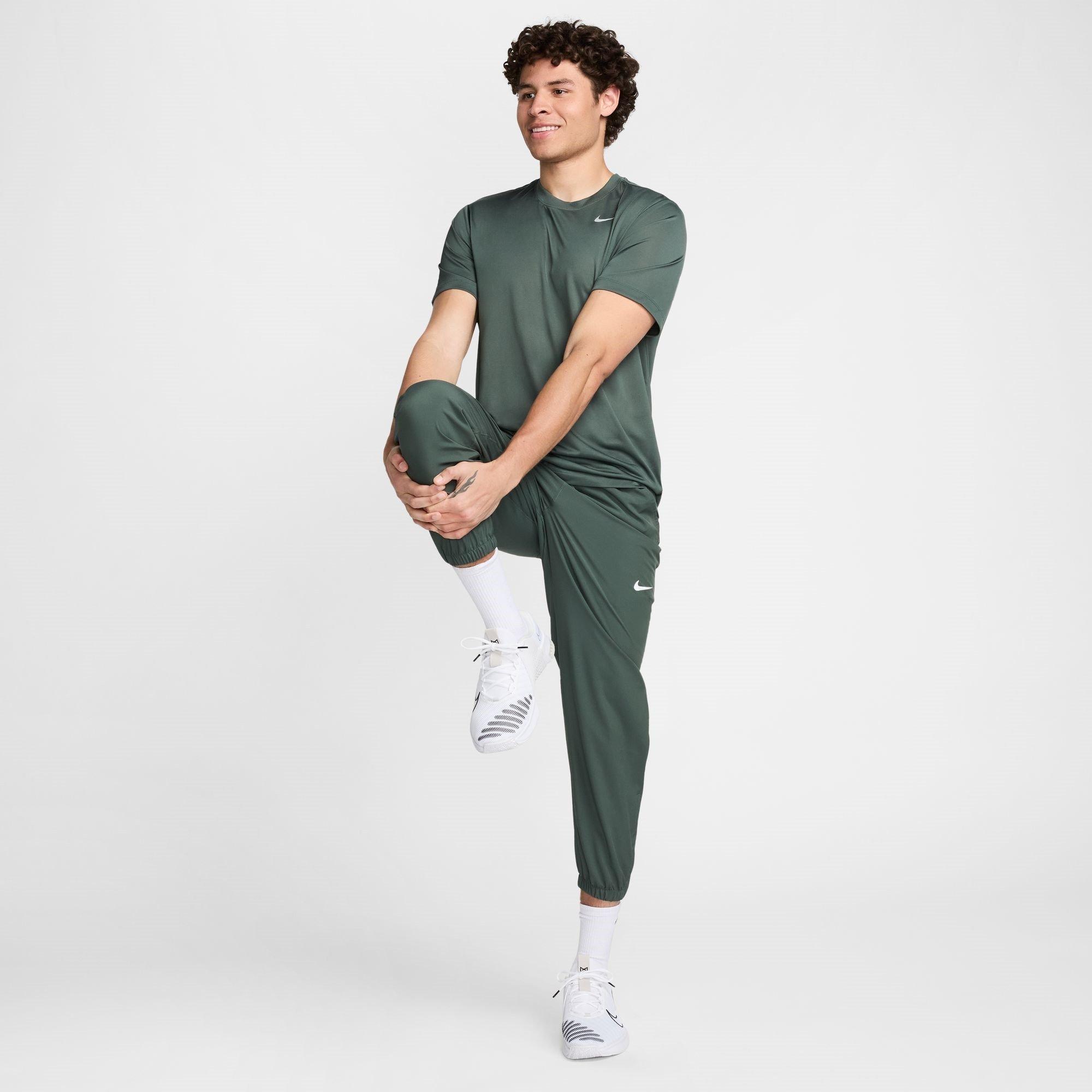 Nike Dri FIT Legend Mens Fitness T Shirt