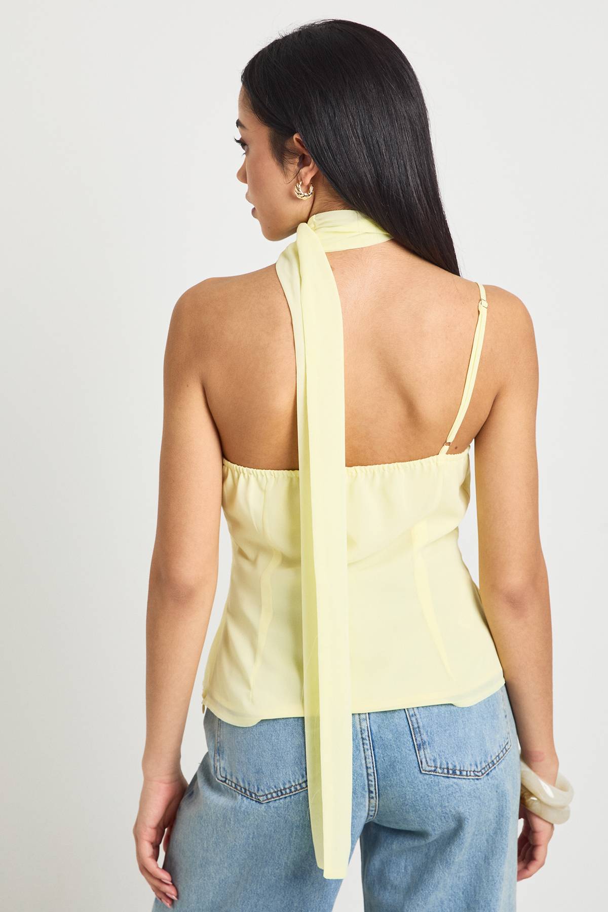 boohoo Haut Corset à Col Bénitier avec Détail Foulard en Mousseline